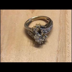 Woman’s wedding ring set